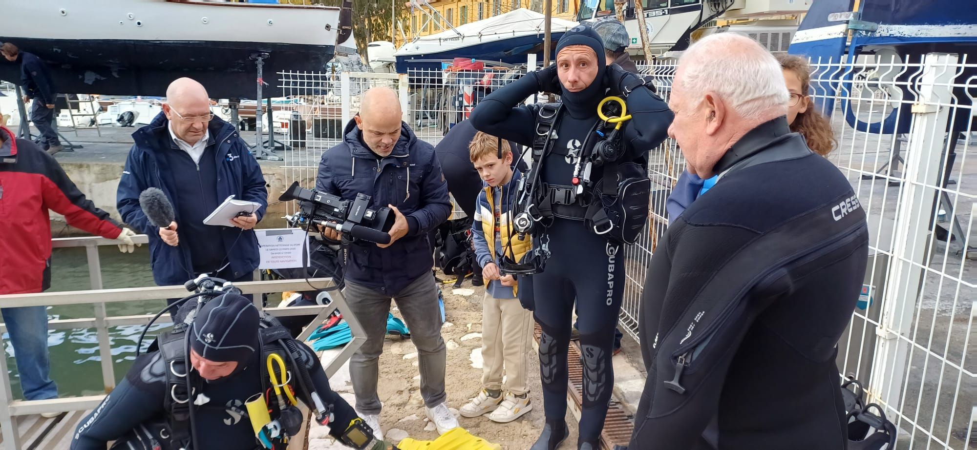 Les cameras de FRANCE3 Côte d'Azur et la mise à l'eau de plongeurs