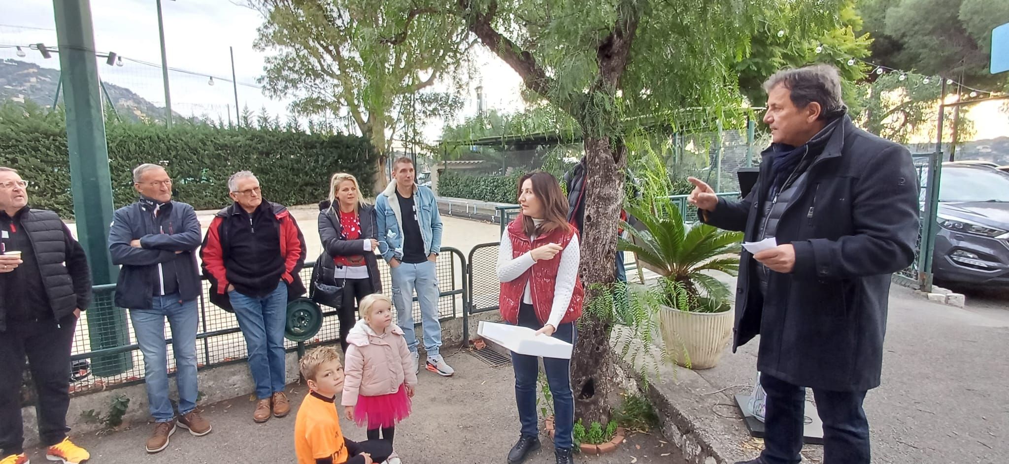 Le Président Francis MOYA et la Trésorière Elena IFRAH récompensent les lauréats