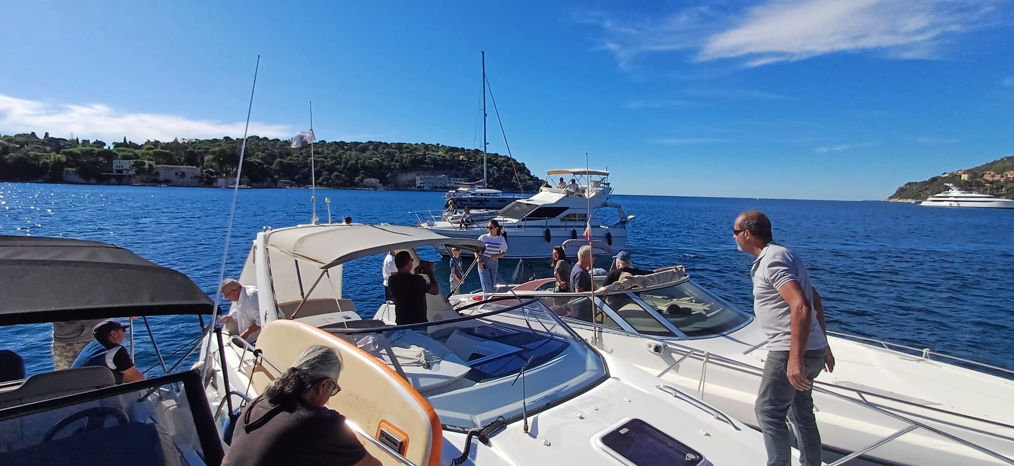 De nombreux bateaux et membres étaient présents